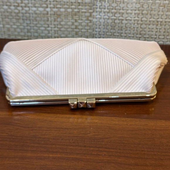 VTG 1980-90s Kate Landry Pleated Champagne Satin 3-Way Convertible Evening Bag - Picture 8 of 16